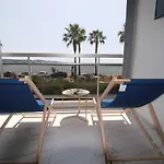 Vue Et Devant La Parking Marindore