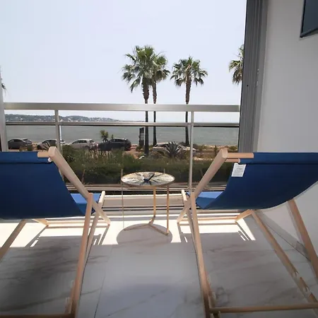 Vue Et Devant La Parking Marindore