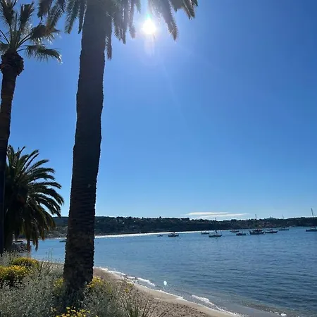 Vue Et Devant La Parking Marindore Bandol