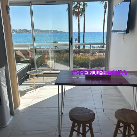 Vue Et Devant La Parking Marindore