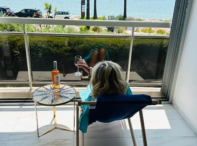 Апартаменты Vue Mer Et Devant La Plage Parking Marindore Bandol *