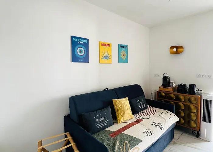 Апартаменты Vue Mer Et Devant La Plage Parking Marindore Bandol *