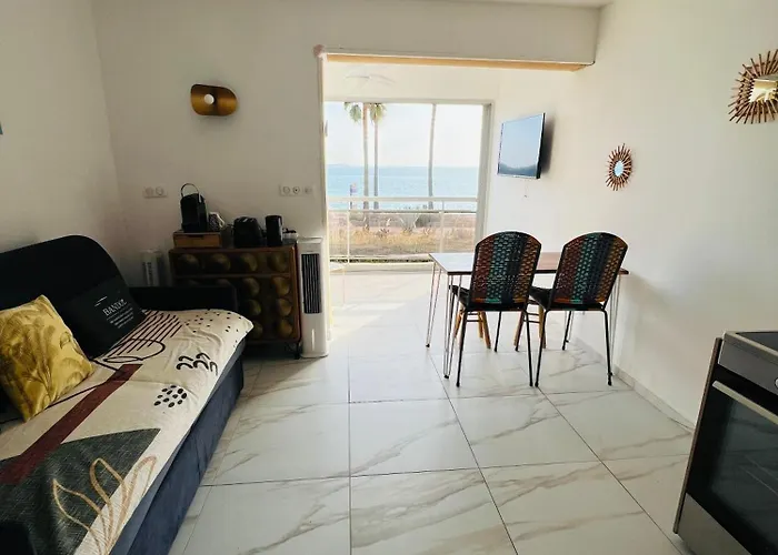 Vue Mer Et Devant La Plage Parking Marindore Bandol * Бандоль