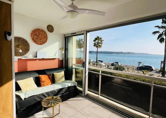 Апартаменты Vue Mer Et Devant La Plage Parking Marindore Bandol Бандоль